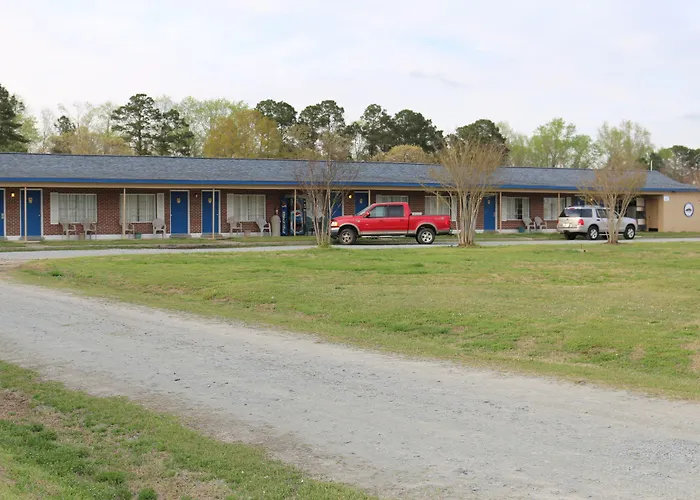 Four Oaks Lodging